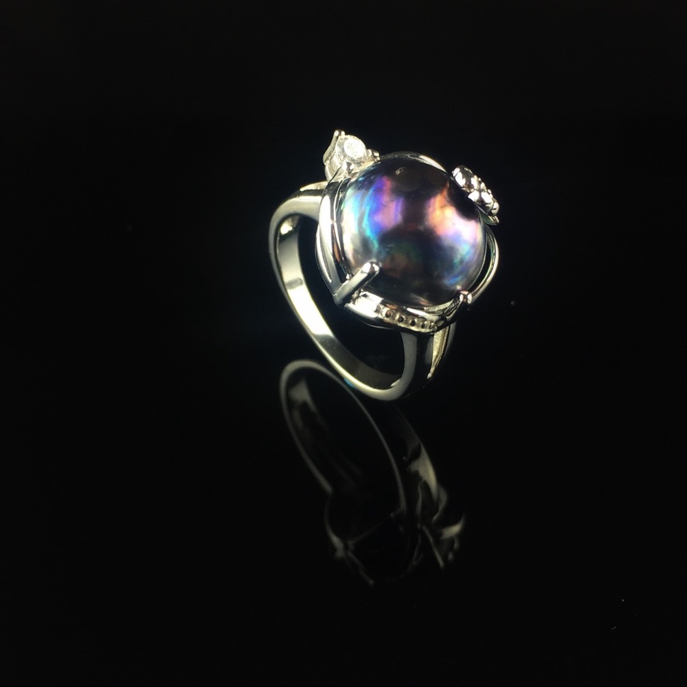 Elegant Silver and Black Pearl Ring
